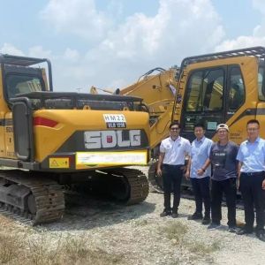 临工林业工况挖掘机集中交付马来西亚大客户