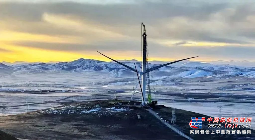 闪耀全球超高海拔最大风电项目，中联重科起重机建设雪域高原