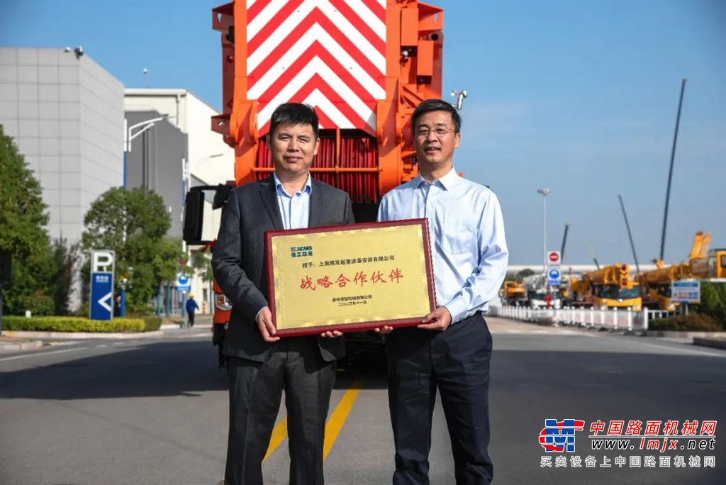 	11月1日，在全球最大的起重机5G智能园区内，随着徐工机械副总裁、起重机械事业部总经理孙建忠铿锵有力的发车指令，徐工百台起重机批量订单首批设备迎来发车，交付国内吊装行业领军企业————上海豫发起重设备安装有限公司。
