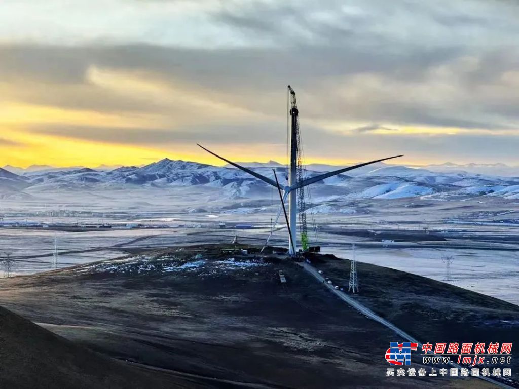 闪耀全球超高海拔最大风电项目，中联重科起重机“效”傲雪域高原
