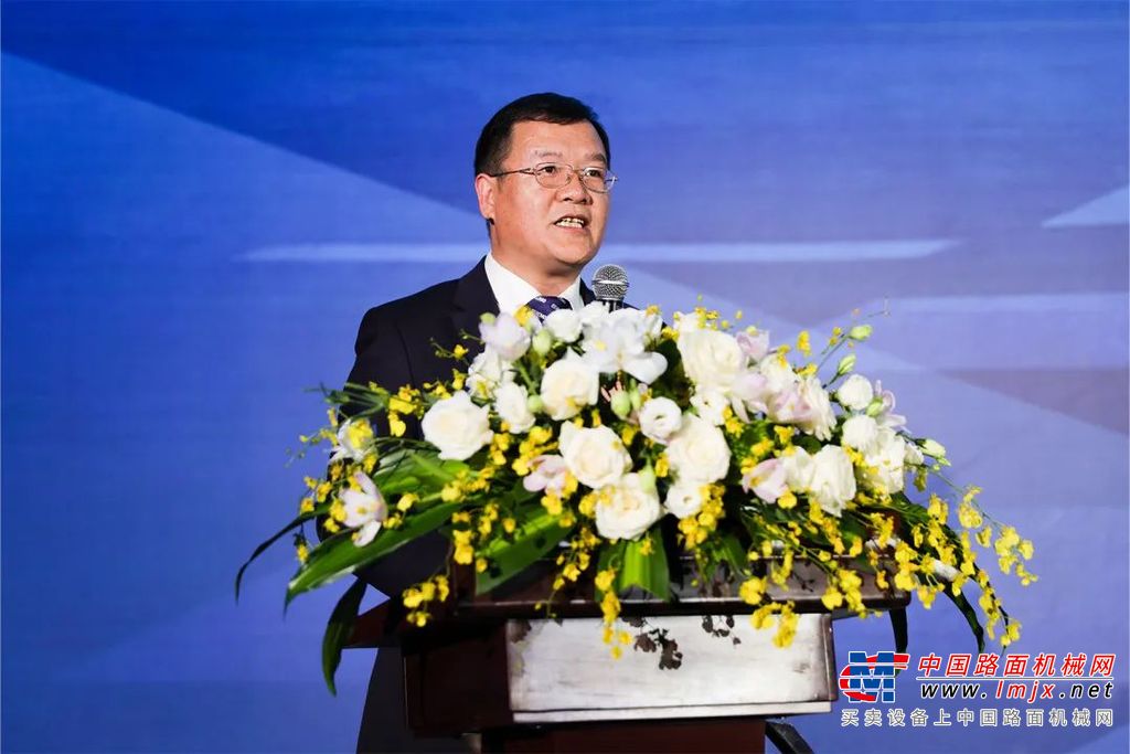 杨东升对此表示，徐工始终积极融入西部大开发、西电东送等时代工程中。当前，全球矿山装备制造产业正向着大型化、智能化和绿色化方向推进，徐工集团将坚定产业“高端化、智能化、绿色化、服务化、国际化”转型升级，聚力打造创新开放、资源互补、互惠共赢、协同发展的世界级先进制造业集群。