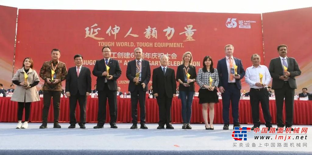 中国机械工业联合会执行副会长罗俊杰在致辞中说道，近年来，柳工作为行业龙头企业，勇于突破困难，积极把握发展机遇，在高端化、智能化、绿色化等前沿科技领域展现出蓬勃发展实力。柳工国际化成效显著，产品和服务遍布全球，为建设更加美好的世界贡献中国制造力量。希望柳工继续把握市场脉搏、紧抓全球市场机遇，持续推动制造业高质量发展，更好地服务于新型工业化和现代化产业体系建设，继续保持行业领先地位，与全球伙伴共创美好未来。