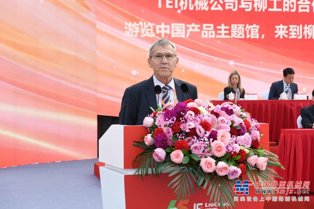 柳工走过的65年，是与时代同行，伴随中国高速发展、全球经济增长的65年。从创业以来，柳工始终胸怀产业报国的理想，一步一个脚印。在一代代柳工人的赓续传承中，积淀了自强不息、求真务实、开放包容、长期主义、使命必达的柳工精神，走出了一条中国工程机械的国际化崛起之路。