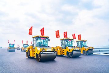 徐工数字化智能施工集群：开启桥面铺装智能新时代