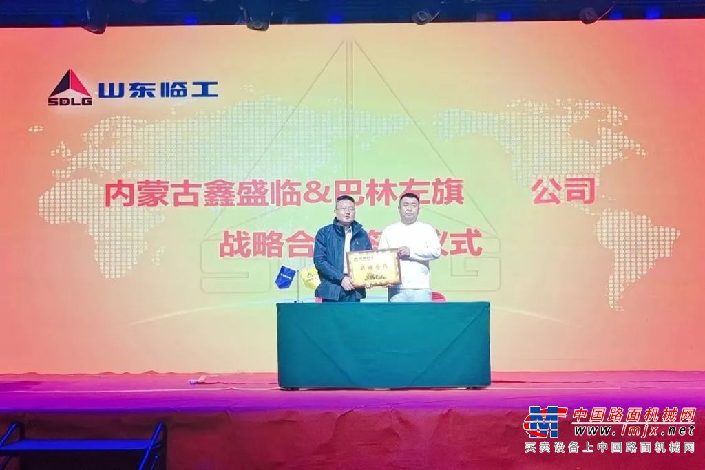 	经销商针对服务工作郑重承诺：为规模客户提供定制化全天候专属服务，确保客户施工无间隙高效运转。