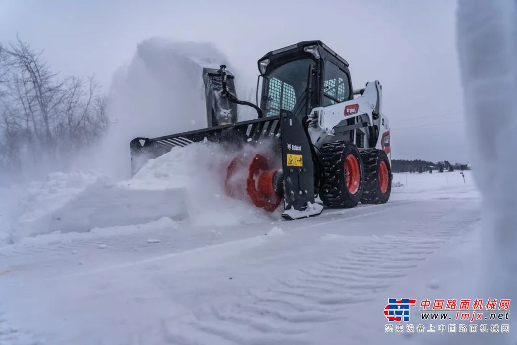 今日大雪丨山貓清雪忙不停