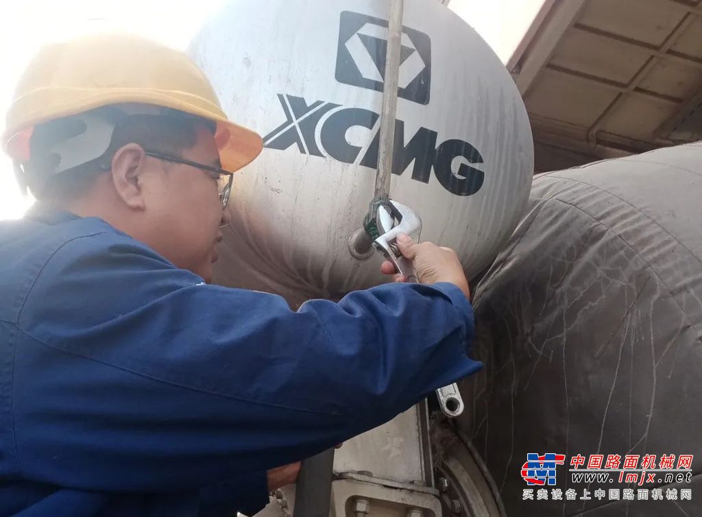 	2020年，从山西远赴徐州的李栋梁，在经过一系列培训以及徐工服务工程师“老带新”后，迅速成长为徐工服务工程师队伍的新生力量，重返家乡，开启了他的服务之路。