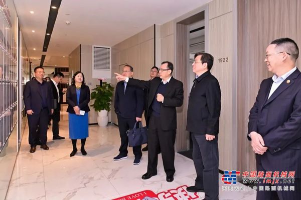 湖南省政协副主席、省工商联主席张健走访调研三湘银行