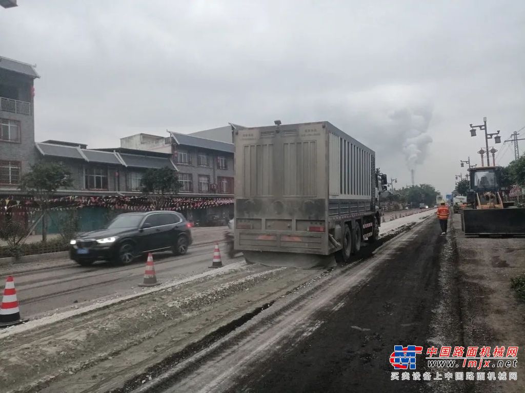 	本大修工程的实施旨在改善道路的通行能力，提高沿线村镇的交通面貌，更好地服务沿线居民，提升区域经济的发展能力和速度。