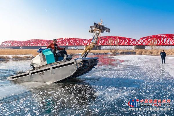 大河装备宣工公司全新一代多功能水陆两栖作业车顺利通过实地测试