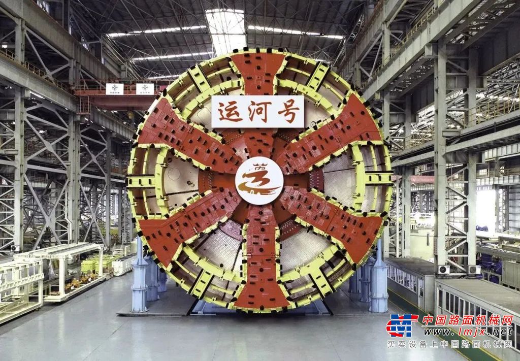 	该船于2021年8月31日下水，2023年2月17日打下首桩。目前，该船正在浙江宁象市域（郊）铁路象山港跨海大桥桩基施工。