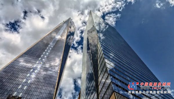幕墙施工军团丨“吊吸运装”一气呵成 中联重科高空玻璃安装机器人大显身手
