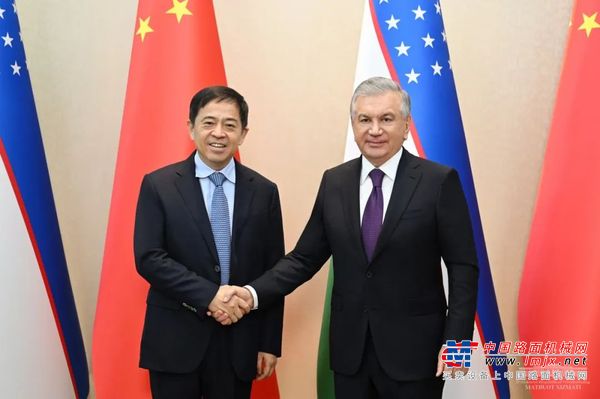 乌兹别克斯坦总统米尔济约耶夫会见三一集团轮值董事长