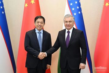 三一重工：乌兹别克斯坦总统米尔济约耶夫会见向文波