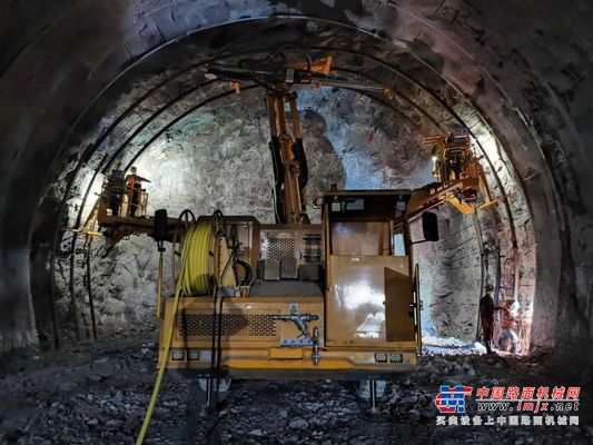 打造隧道“钢筋铁骨”，铁建重工新型拱锚台车助力高原铁路建设