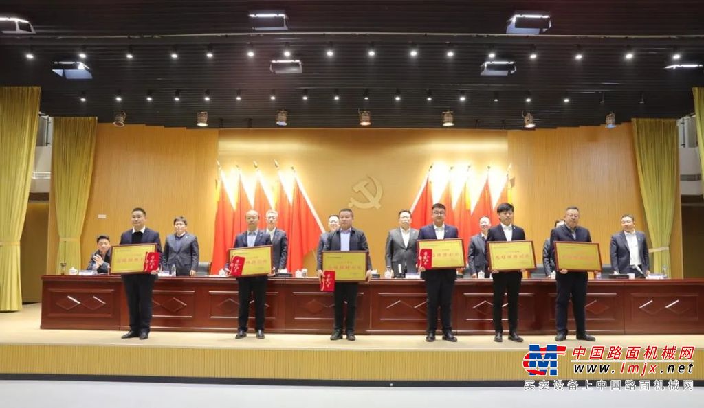 	公司党委副书记、总经理胡林作了题为《坚定信心 锐意进取 全力建设导向鲜明 充满活力的专精特新企业》的工作报告，全面总结回顾公司2023年工作，分析公司面临的形势与机遇挑战，部署2024年重点工作。