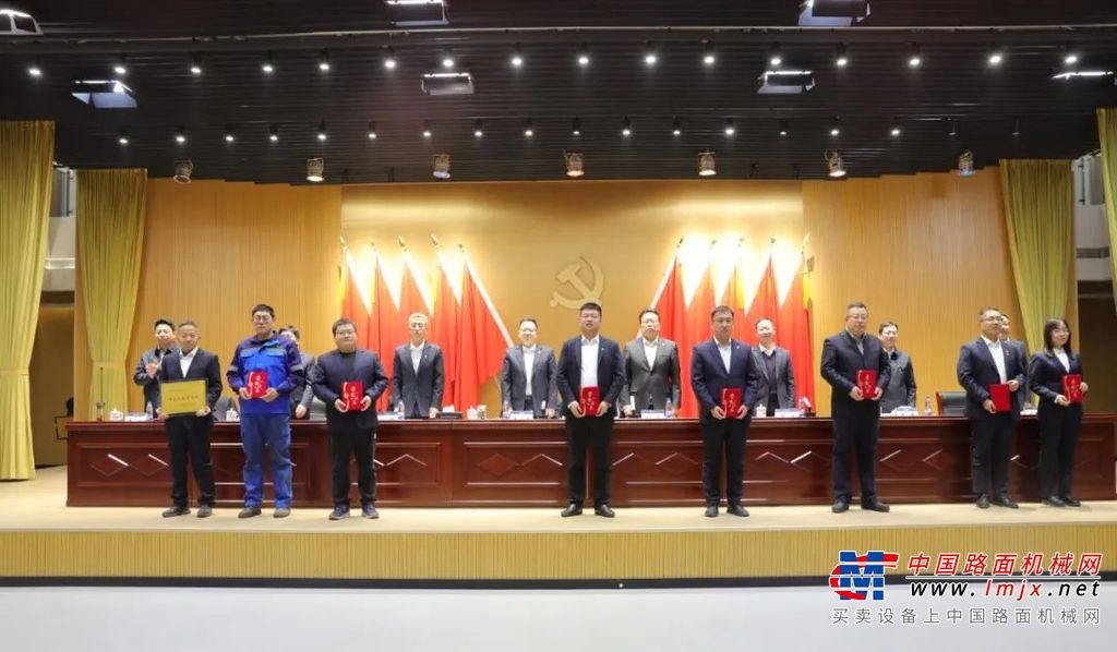 	胡林强调，2024年，要牢牢把握“高质量发展提升年”工作主线，围绕“导向鲜明、充满活力、专精特新”，全面推动二次党代会精神落地落实，重点做好全面推动战略落地、加快推进企业改革、着力狠抓市场经营、提升科技创新能力、强化精益管理能力、强化风险防范能力、强化巡视整改成效七个方面22项重点工作。