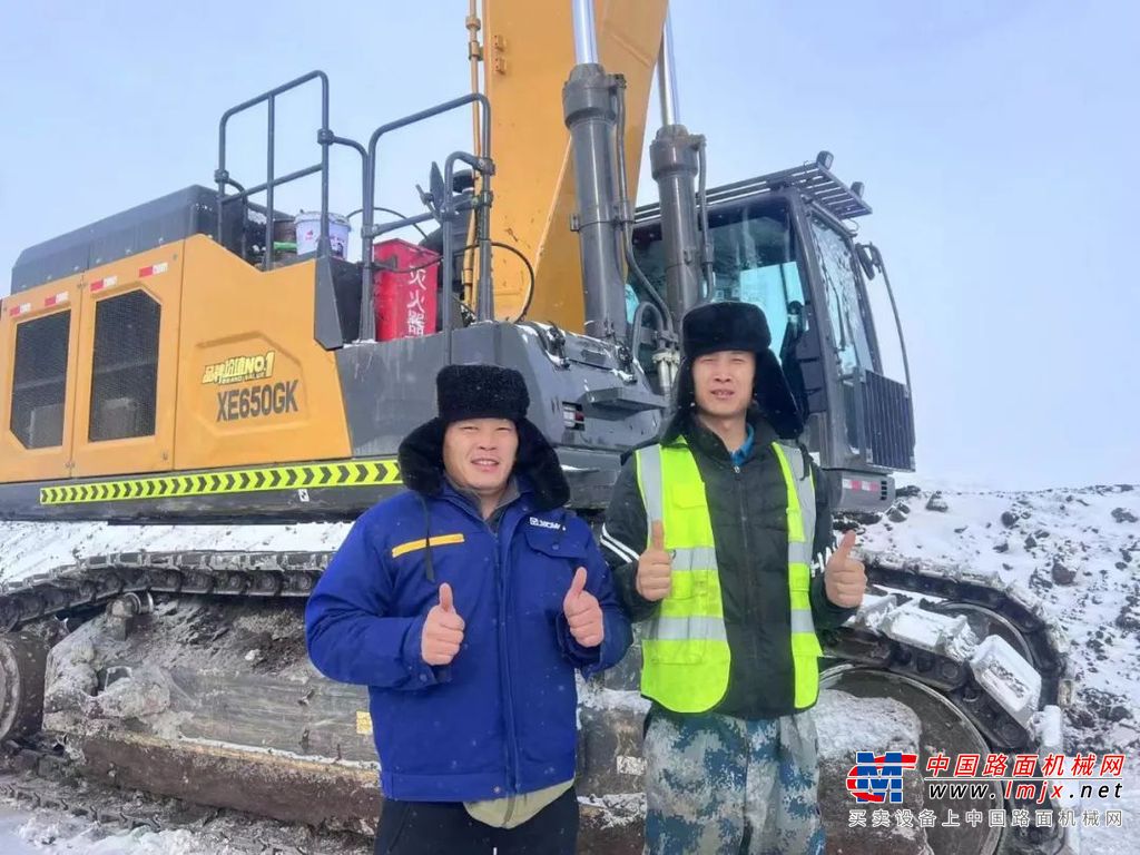 “设备可靠很关键，服务必须及时，解决问题必须快”，煤矿负责人鞠总坦言：“这几点是我们选择品牌最看重的，徐工的设备质量和驻矿服务非常好。”