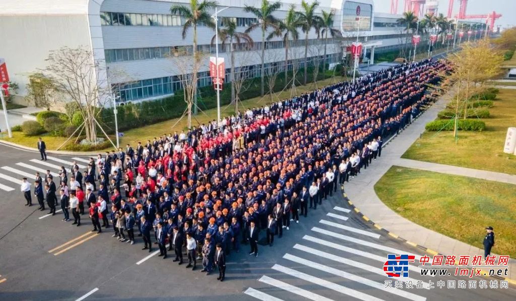 “不忘初心，直面挑战，坚持奋斗，稳步前进。”三一重起事业部董事长袁跃正式宣布开工，并举办了盛大的发车仪式。