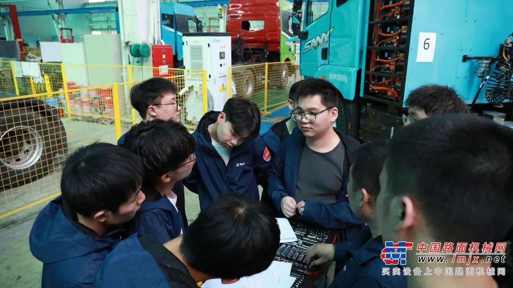 以学增智，以学铸魂。