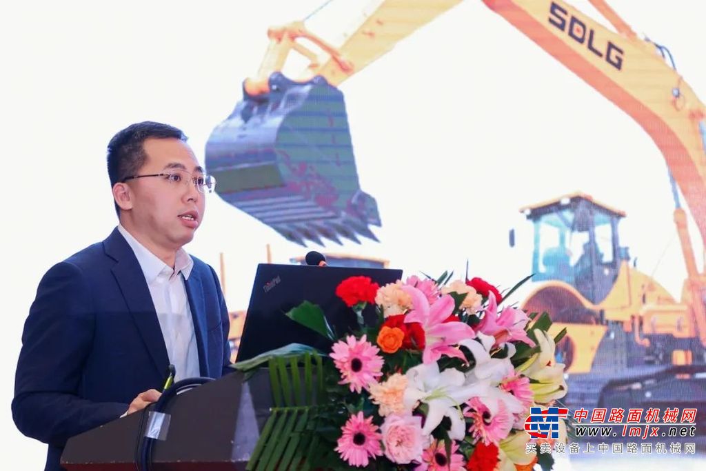 固定布局                            	工具条上设置固定宽高	背景可以设置被包含	可以完美对齐背景图和文字	以及制作自己的模板