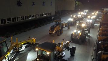 昼夜奋战 徐工平地机保障市民道路出行！