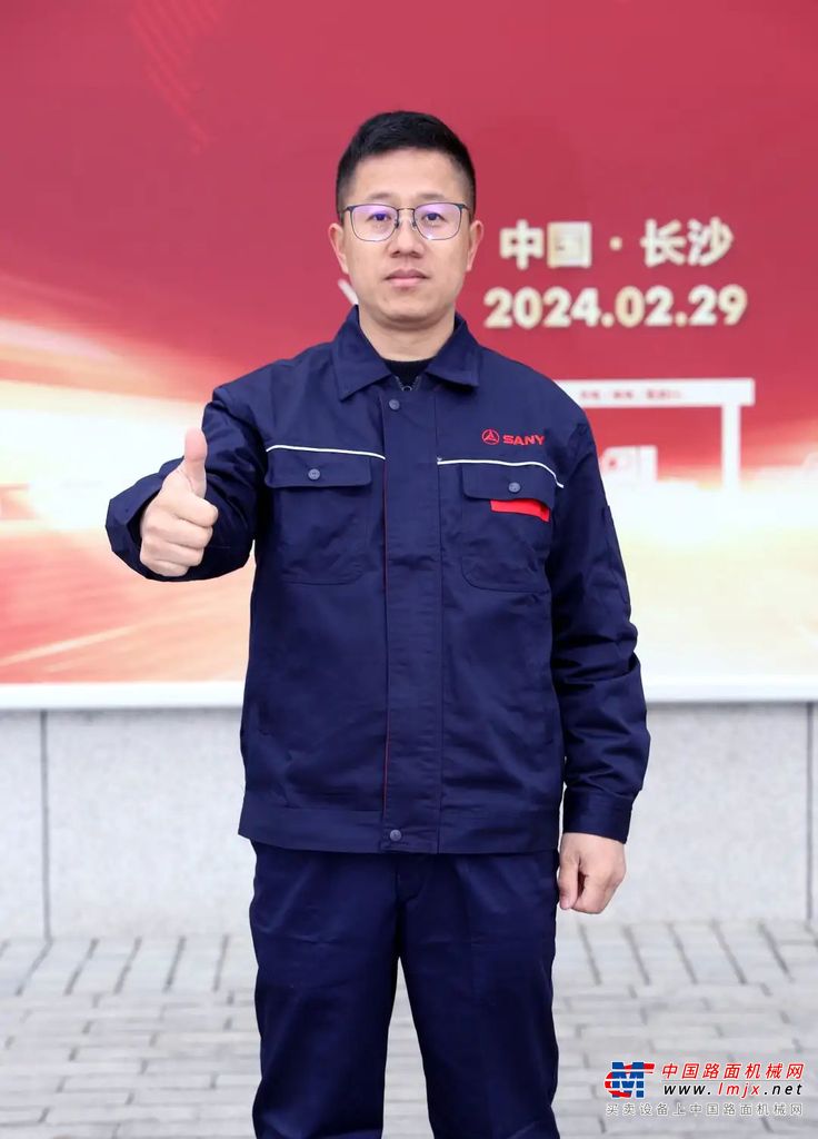 2023年度完成配件销售96.3万元，订单633个，全年服务满意度100%；在完成各项工作的同时，热爱学习、钻研技术，2023年通过重机服务工程师技能考试，晋升为重机高级工程师。
