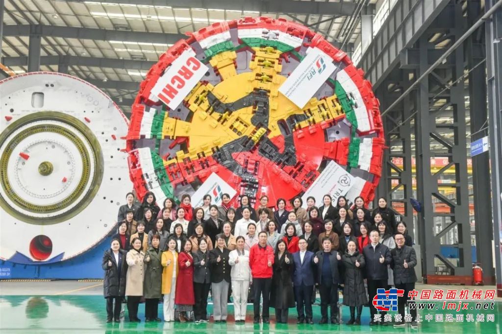 湖南省总工会庆祝“三八”妇女节勾当走进铁建重工