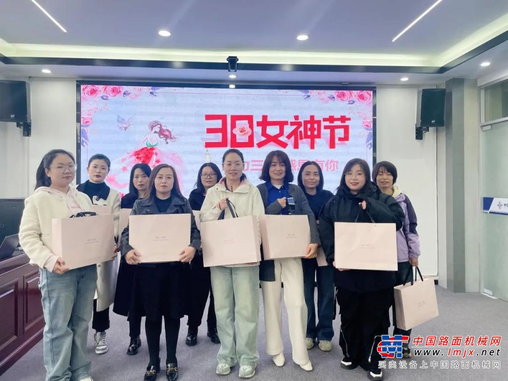 活动现场，梁钢为女职工代表发放了慰问品，公司工会为全体女性职工精心准备了鲜花、甜点和纪念品，女职工委员会主任为大家送上节日的问候和美好的祝愿，全体女性职工共同合影留念。		现场气氛活跃，大家通过精心设计、亲手实践，一盏盏台灯手工作品呈现在眼前，大家对自己的作品爱不释手，纷纷上台展示自己的作品，活动现场到处洋溢着花香和欢笑。	此次活动为西筑公司全体女性职工提供了一个交流的平台，在温馨的节日气氛中，大家纷纷在心愿墙上留下自己的签名和寄语，表示将继续发扬“自尊、自信、自立、自强”精神，以更加饱满的热情和更加坚定的信念，为西筑公司高质量发展贡献出自己的智慧和独特的职业风采。