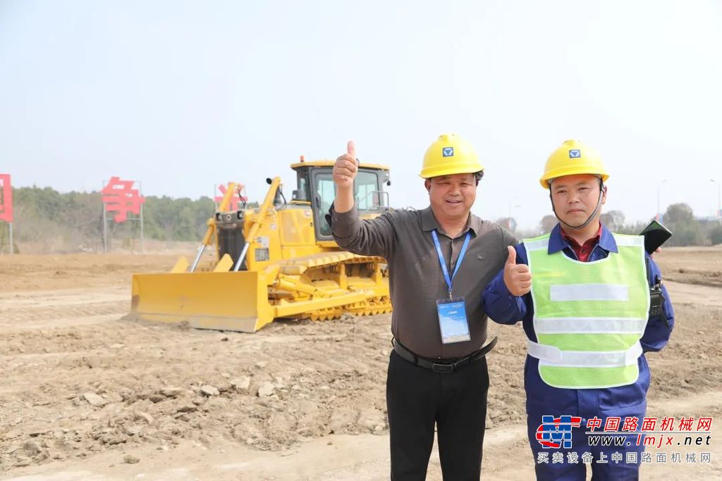 徐工道路副总经理、筑路公司总经理徐辉致欢迎词