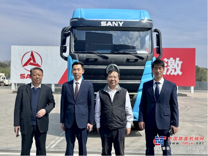 	根据协议，娲石集团与三一集团将发挥各自优势，在互采互销、新能源产业、数智化创新、综合物流、港务共建、全球化业务和管理提升等领域进行战略合作，通过高效、务实、创新的合作模式，促进短期成效与中长期战略目标的均衡发展，实现互利共赢、共同发展。