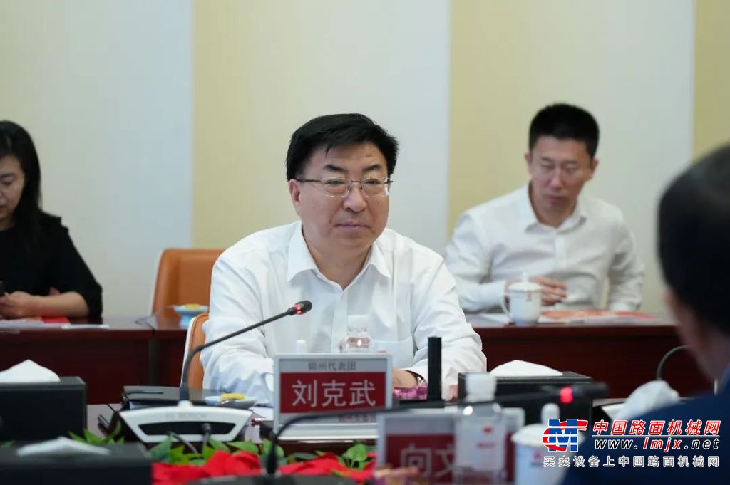 刘克武书记详细了解了三一集团发展历程、战略布局及制造实力，对三一先进装备制造能力、新能源战略布局表示认可和肯定，尤其是国内最大的绿电制氢加氢用氢示范项目具有划时代的领先性，鼓励三一创造更优业绩。