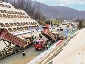 【幸福路，柳工筑】——柳工路机再创辉煌，眉太高速成功开工