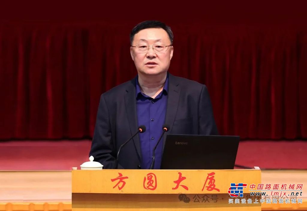 集团副总经理杨军汇报了一季度物资供应工作及供应市场情况。
