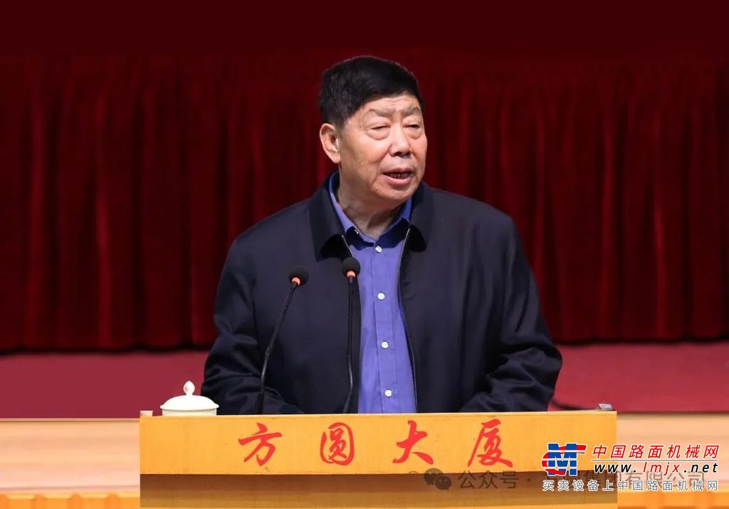 集团总经理刘长城在会上讲话，分析了当前的市场形势、行业发展形势、用户需求变化等，指出应对市场形势和发展变化中存在的问题与不足，要求各单位以市场为导向，以用户为导向，着力在提升产品质量、降低生产成本、优化生产工艺、合理工序流程、加强售后服务、规范报价体系等方面狠下功夫，要求所有管理者树立强烈的市场意识、创新意识、担当意识、责任意识，持续创新，勇于担责，用心工作，降低风险，开源节流，确保集团稳健发展。