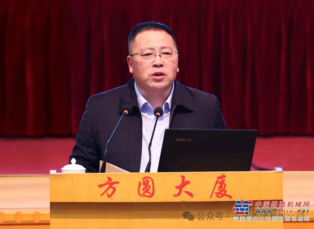 集团副总经理李永杰汇报了一季度各单位收入、经营结余等情况。