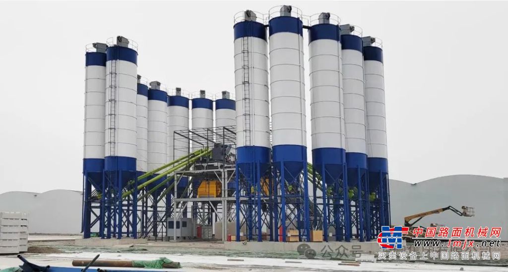 近日，方圆集团HZS180型搅拌站在天津市东丽区制梁厂投入使用，助力京滨城际铁路建设。