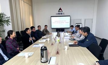 中国石油大学（华东）材料学院党委书记门小刚一行到山东临工公司参观交流
