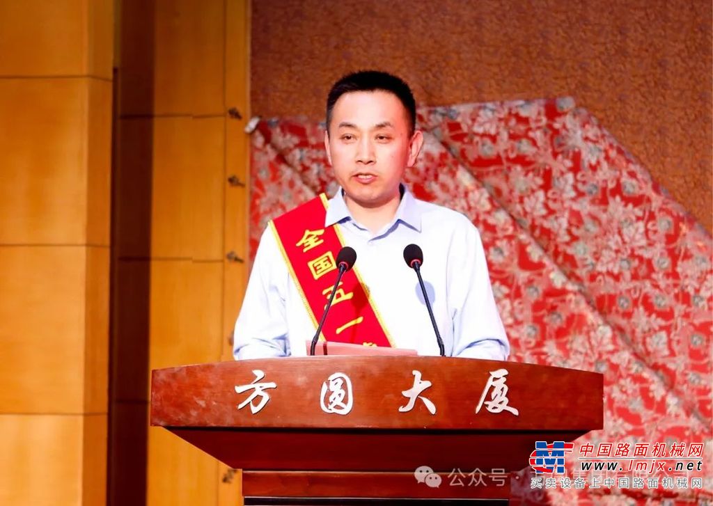 会议回顾了集团创业发展的历程，总结了企业54年来历经的风险挑战、收获的成功经验和宝贵精神。