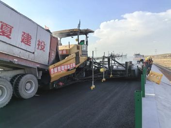 三一重工：建设塞上新通途！20米摊铺银昆高速！