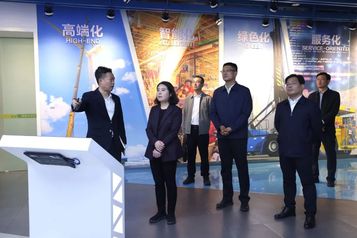 徐州市云龙区党政代表团考察徐工集团