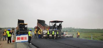 中交西筑：昌金高速改扩建项目新余东互通油面完成摊铺