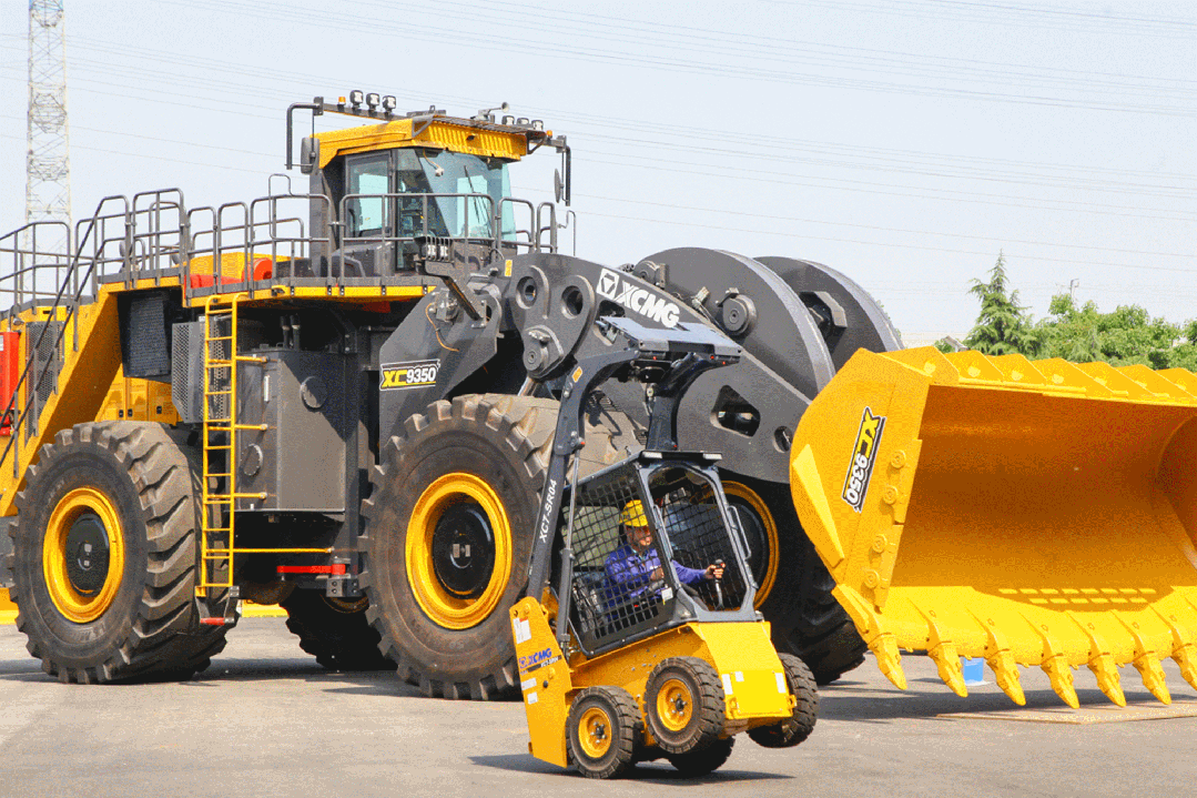 	“Courtyard cleaning, road maintenance, farm operation, garden maintenance... XCMG is increasingly appearing around us!“