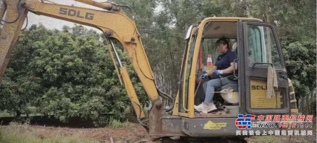 	一过经年，身处发展洪流之中的机手们，如今的真实生存现状如何，又过着怎样的生活呢？