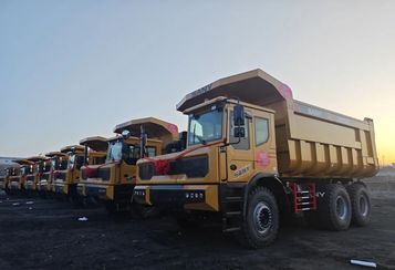 56台三一SKT95T宽体自卸车圆满交付山西
