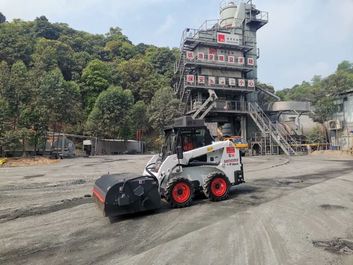 搅拌站清洁守护者丨山猫高效清扫获认可