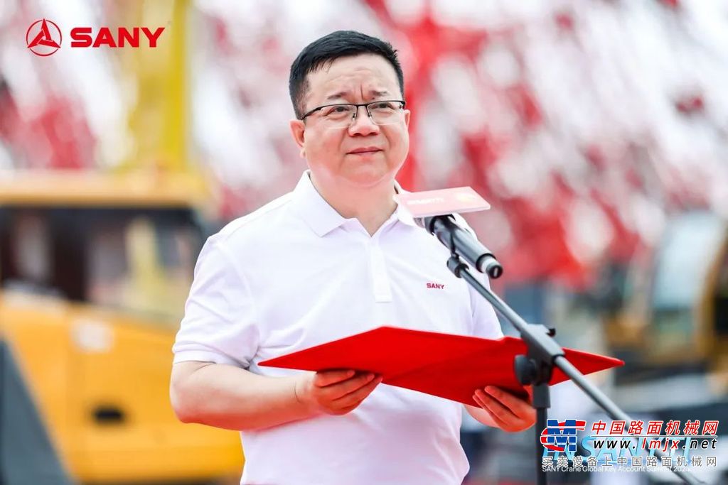 	■可变跨距：实现4支腿长度任意组合，充分挖掘不同方位的吊载能力，吊载性能提升20%，解决城市改造、钢结构吊装空间狭窄支腿不能全伸，无法施工的问题。