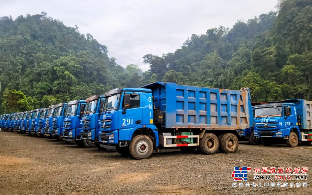 “做服务就像看医生一样，车坏了要知道怎么坏的、怎么解决。还要知道在没有配件的情况下，应该给客户提供什么样的补救措施，转变情况，让车辆应急工作。我们做得怎么样客户全都看在眼里，常说‘我用心，您放心’，这可不只是一句标语。”