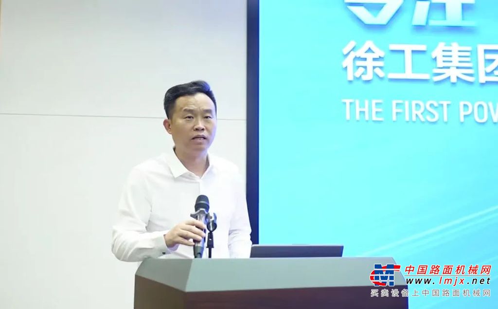 	活动现场，徐工弗迪总经理李凤张详细介绍徐工电池产线、产品的情况，并表示徐工弗迪将全力以赴为客户创造价值，以实际行动，助力商用车和工程机械电动化。	徐工动力副总经理王峰表示，新一代2.0产品，将不断为新能源产业链生态发展构建新优势、增强新动能，践行徐工“工程科技引领，装备美好未来”的使命。
