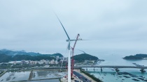 全球首台18兆瓦海上风电机组成功吊装！三一2000吨圆满完成任务！